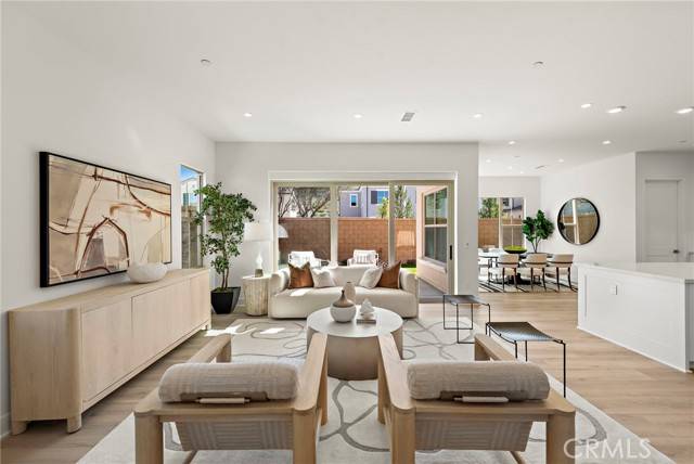 Irvine, CA 92618,122 Eversedge