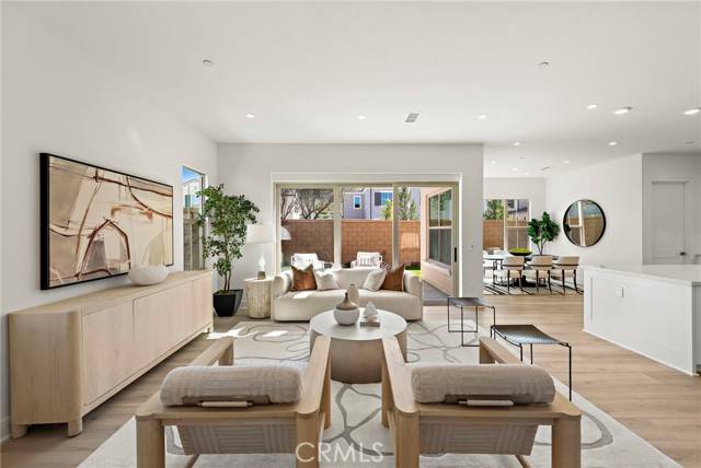 Irvine, CA 92618,122 Eversedge