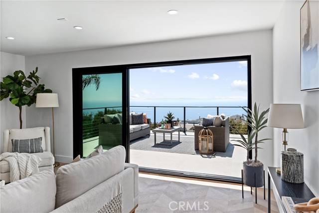 Laguna Beach, CA 92651,869 Santa Ana Street