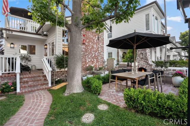 Newport Beach, CA 92662,209 Diamond Avenue