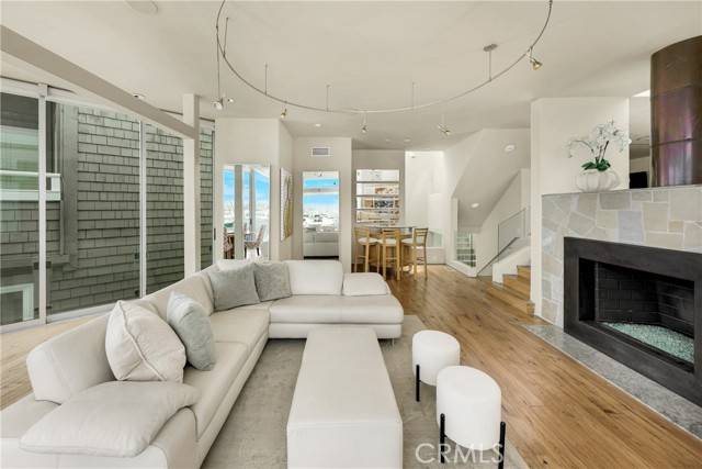 Newport Beach, CA 92661,1008 E Balboa Boulevard