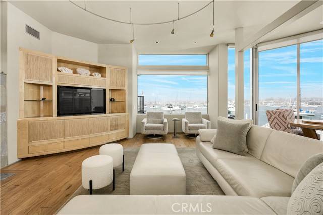 Newport Beach, CA 92661,1008 E Balboa Boulevard