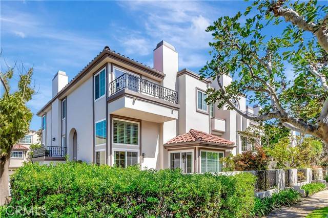 Huntington Beach, CA 92648,19261 Meadowood Circle