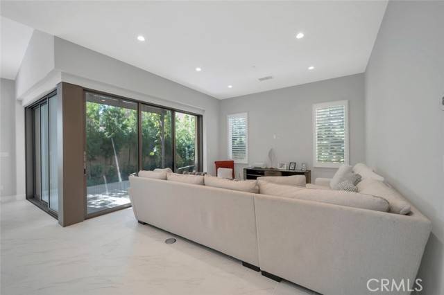 Irvine, CA 92618,129 Lomita