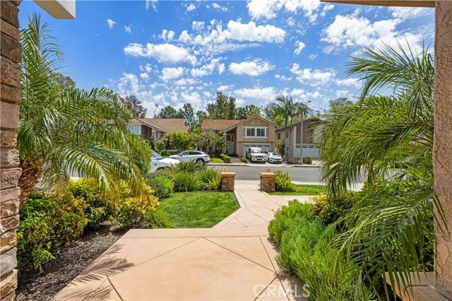 Irvine, CA 92620,19 Christamon