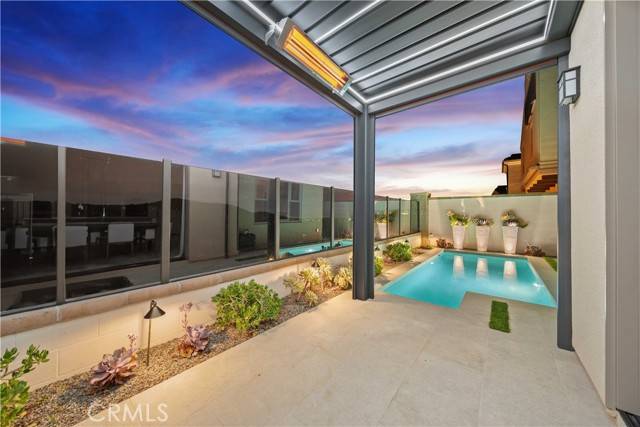 Irvine, CA 92618,208 Canterbury