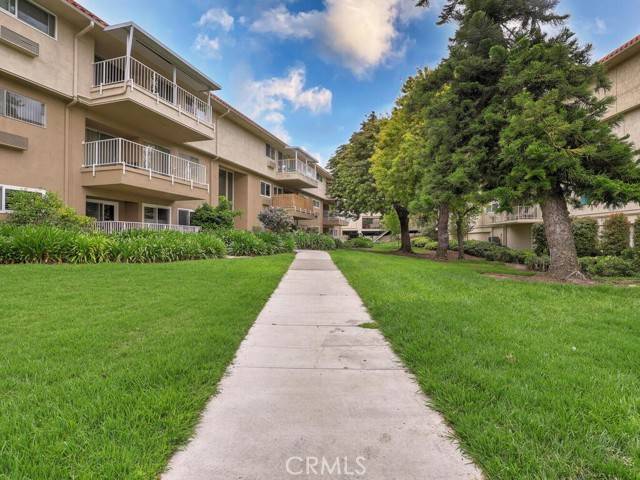 Laguna Woods, CA 92637,2390 Via Mariposa #2E