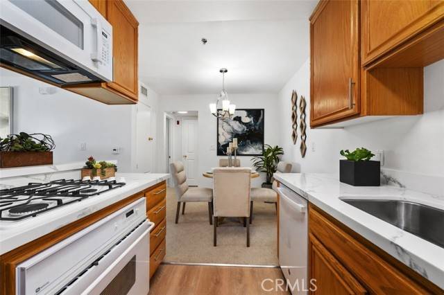 Sherman Oaks, CA 91403,4501 Cedros Avenue #338
