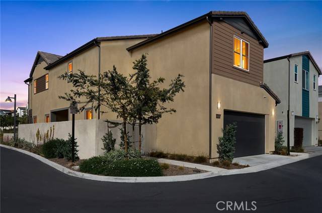 Irvine, CA 92618,113 Bosal