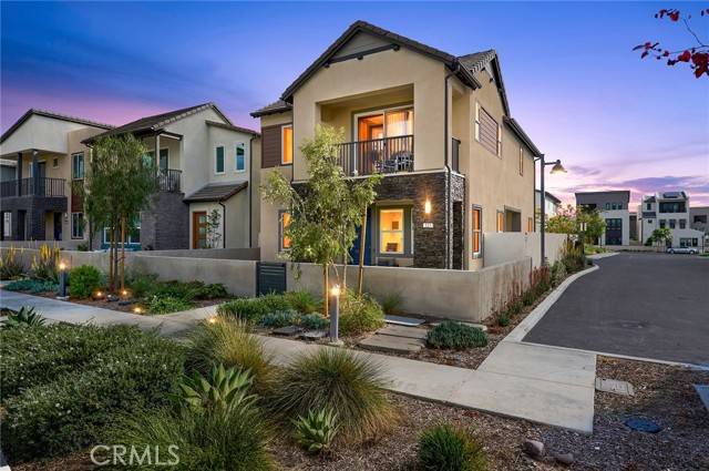 Irvine, CA 92618,113 Bosal