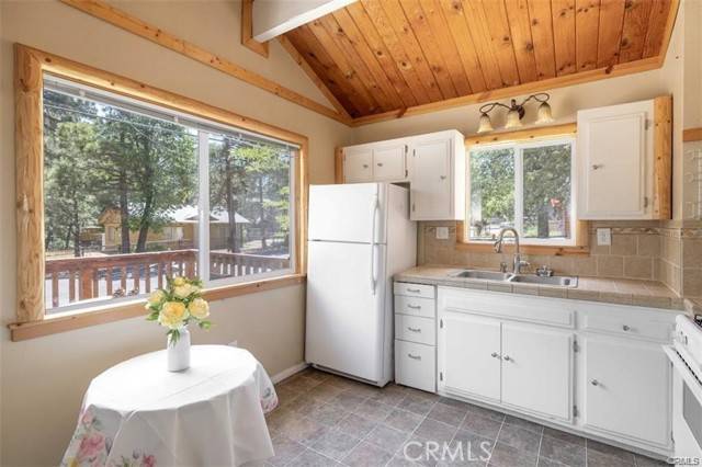Sugarloaf, CA 92386,464 Los Angeles