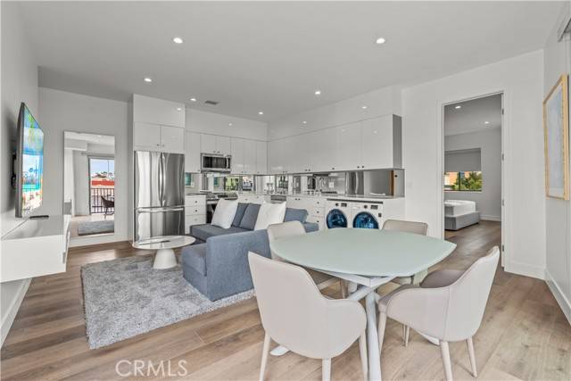 Newport Beach, CA 92661,804 E. Balboa #2