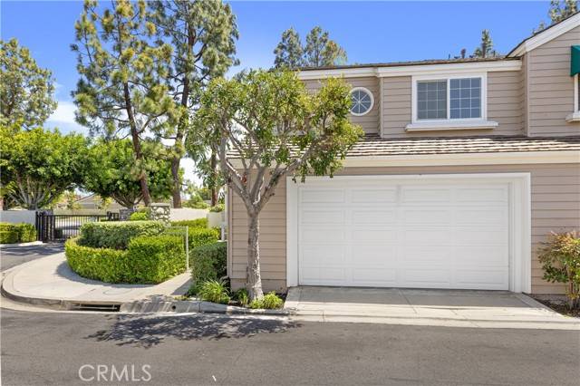 Irvine, CA 92604,12 LAKEFRONT #1