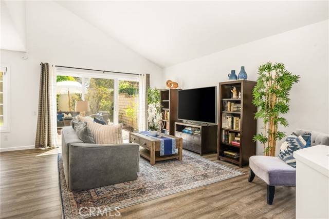 Irvine, CA 92614,9 New Mdws