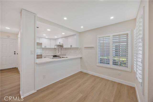 Irvine, CA 92620,60 Christamon #43