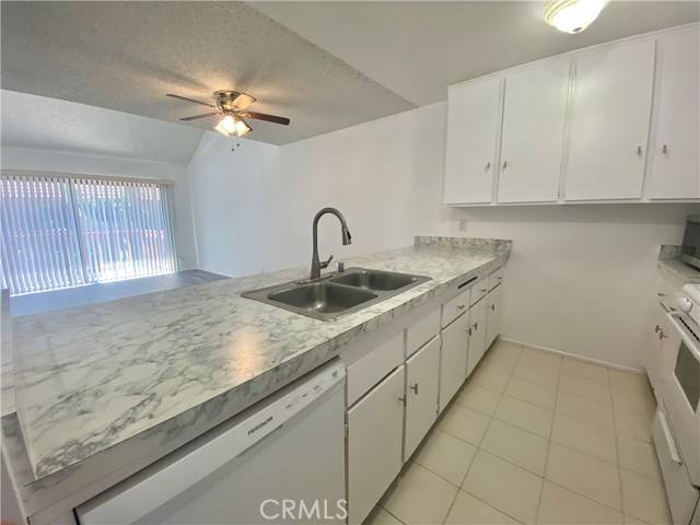 Irvine, CA 92618,184 Lemon Grove #224