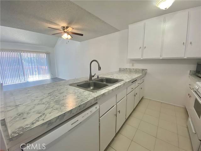 Irvine, CA 92618,184 Lemon Grove #224