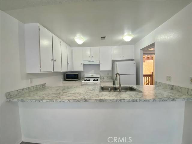 Irvine, CA 92618,184 Lemon Grove #224