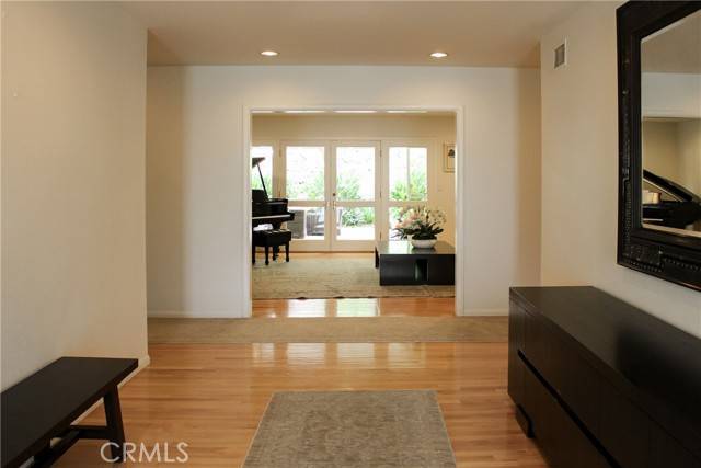 Beverly Hills, CA 90210,1079 Marilyn Drive