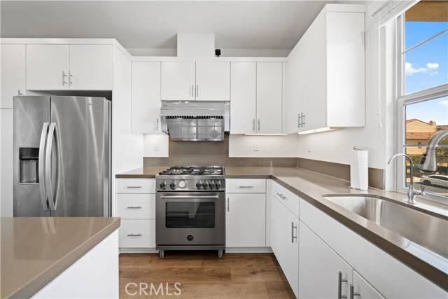 Irvine, CA 92618,118 Outwest