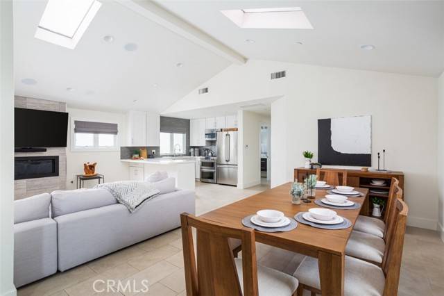 Corona Del Mar, CA 92625,415 Marguerite Avenue
