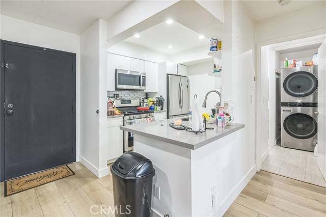 Los Angeles, CA 90015,1118 Valencia Street #114