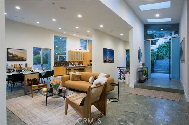 Laguna Beach, CA 92651,533 Temple Hills Drive
