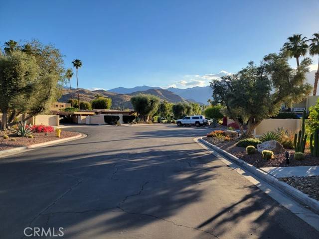 Palm Springs, CA 92264,5334 Los Coyotes Drive