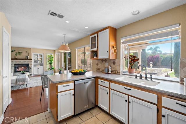 Oceanside, CA 92057,6 Avenida Descanso