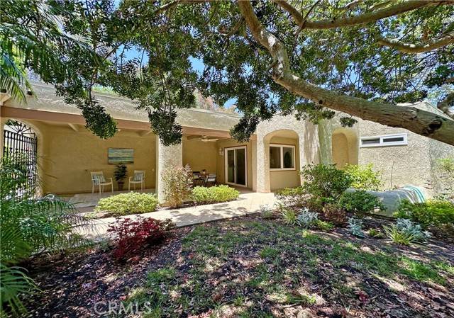 Laguna Woods, CA 92637,3525 Bahia Blanca #B