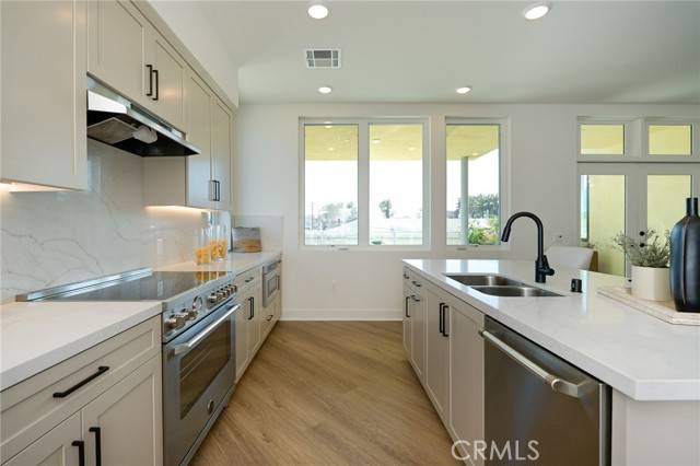 Huntington Beach, CA 92648,414 Main #200