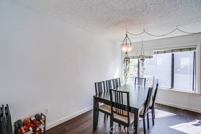 Woodland Hills, CA 91303,22038 Vanowen Street #215