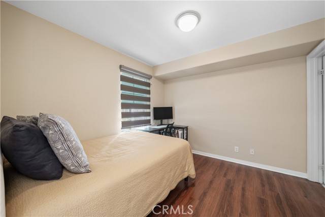 Irvine, CA 92606,414 Silk Tree
