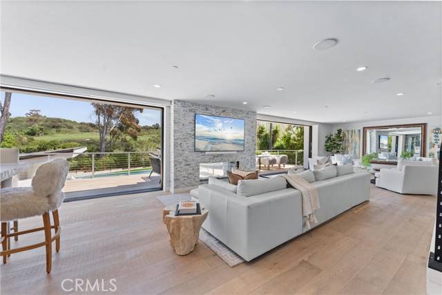 Corona Del Mar, CA 92625,552 Seaward Rd