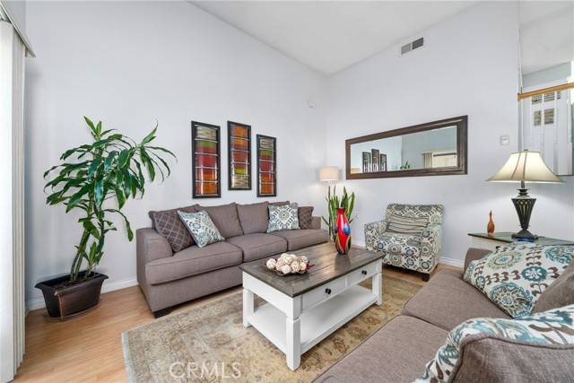 Lakewood, CA 90715,20815 Norwalk Boulevard #6