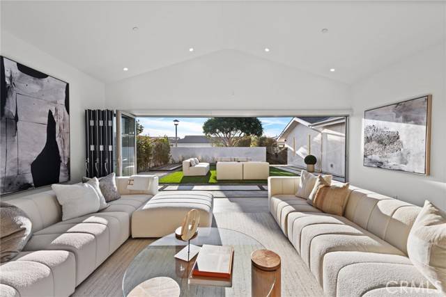 Corona Del Mar, CA 92625,1318 Outrigger Drive