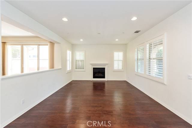 Irvine, CA 92620,33 Roycroft