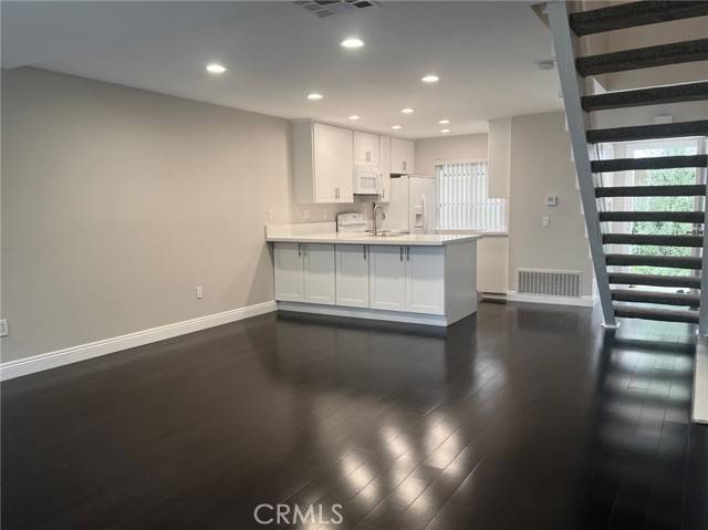 Irvine, CA 92620,200 Pineview
