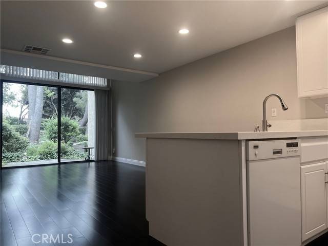 Irvine, CA 92620,200 Pineview