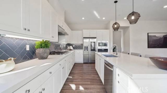 Valencia, CA 91381,27225 Cranmore Way #302