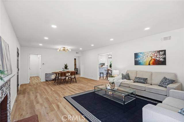 Mission Hills (san Fernando), CA 91345,14900 Blackhawk St
