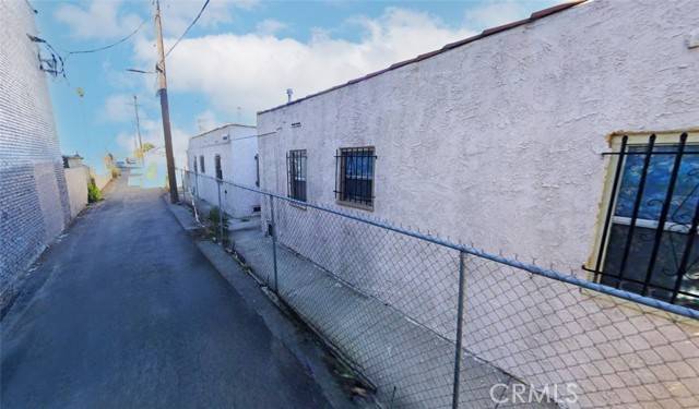 Los Angeles, CA 90044,949 W 82nd Street