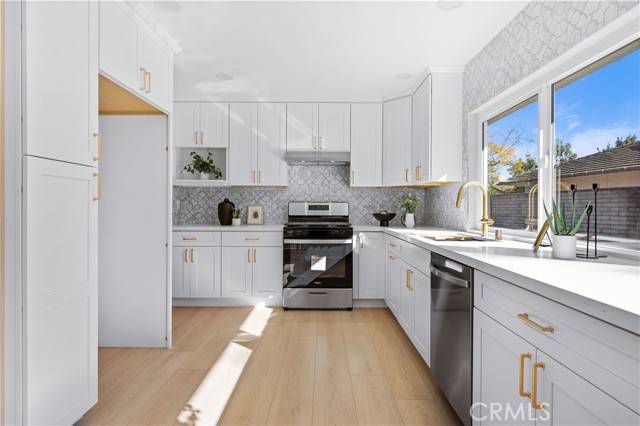 Irvine, CA 92612,8 Dogwood