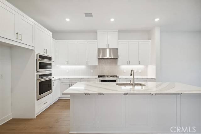 Irvine, CA 92618,126 Carmine