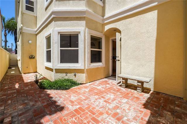 Huntington Beach, CA 92648,326 6th Street