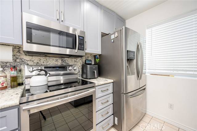 Irvine, CA 92612,2233 Martin #411