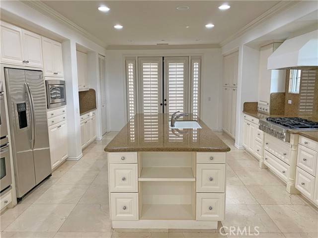 Irvine, CA 92603,37 ROSE TRELLIS