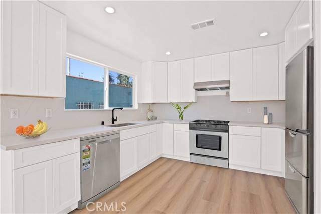 Los Angeles, CA 90016,3031 Vineyard Avenue