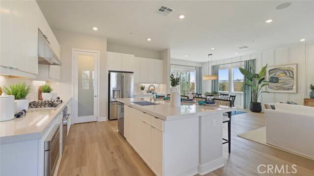 Irvine, CA 92618,66 Dudley