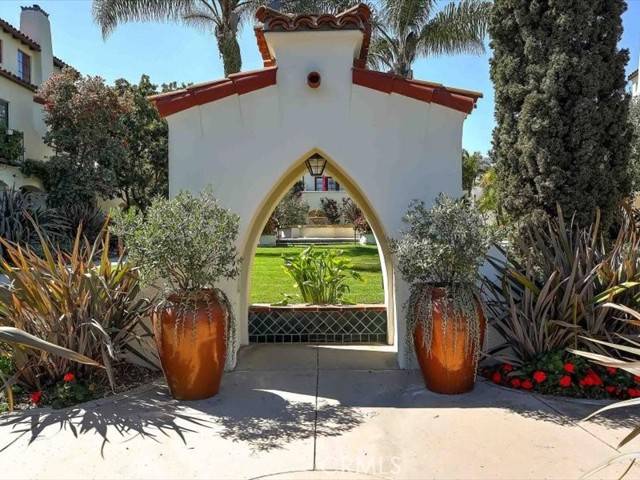 Santa Barbara, CA 93101,220 Santa Barbara Street #B